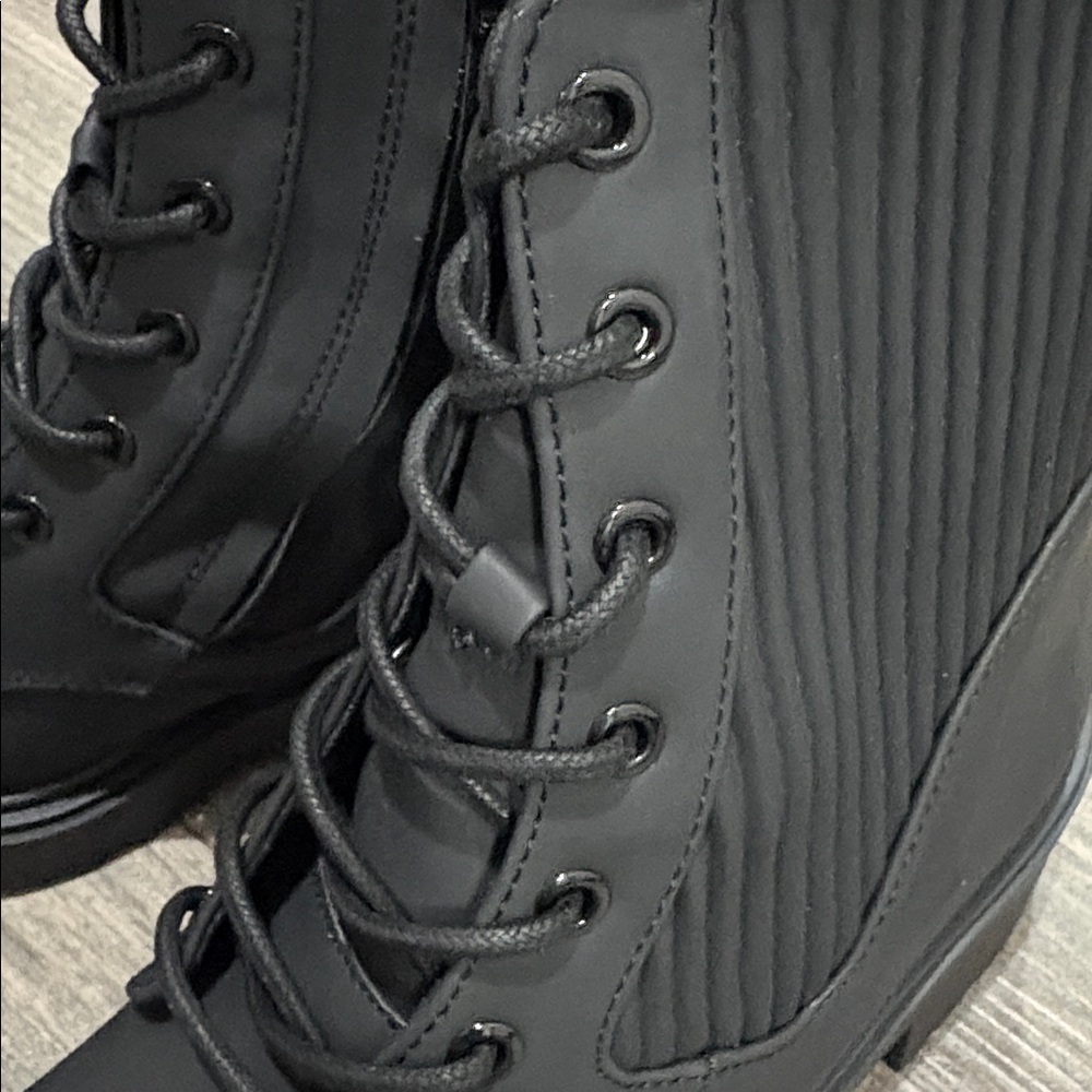 Amazon Essentials Black Women's Combat Boots - Picture 6 of 10
